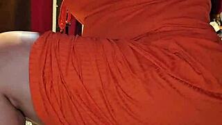 milf cougar pussy throbs with orgasmic moans fingering her fetish feet and toes