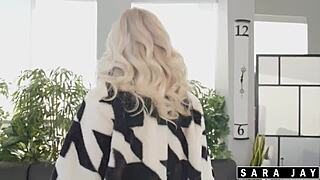 i worship sara jay's big pussy lips clit and balloon ass