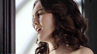 SLENDER BRUNETTE PUSSY POUNDED HARD IN MISSIONARY CREAMPIE