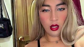 Que rica polla de transexual! Deliciosa para chupar hasta el fondo!