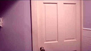 Minnie Scarlet Vanessa Skye Threesome Cock Suck!