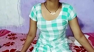 Cute Indian Bhabhi Stocks Up Then Fucks Driver Hardcore