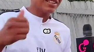 relajados y listos para la diversi�n... who's joining elchicletv's atrevido y pegajoso familia party?