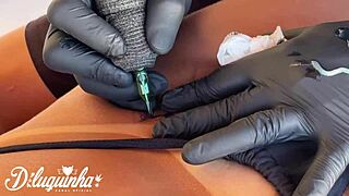 tattoo girl pays artist with squirt cuz she's smooth af 😜💦