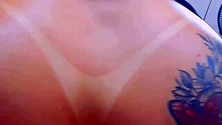 omg i let the delivery guy fuck my tight wet bbw latina pussy til he creampies me complete no censor 😍💦