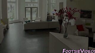 her milf heels and feet beg for that hot cumshot fetish finish