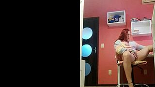 safada spreads wide horny wet brunette masturbates closeup to orgasm full vid