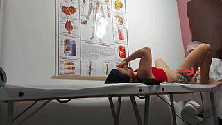 Ginecologista Fingers Ass Fucks Patient Pussy Hard