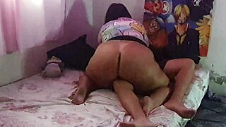 Guy fucks pretty fat bbw dorm roommate gostoso on bed with huge ass