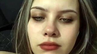 petite blonde teen's tight coño squirts in first casting