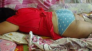 horny desi wife's big ass jiggles during hot oily body massage 😋🍑