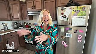 Massaging curvy blonde stepmom-in-law leads to creampie