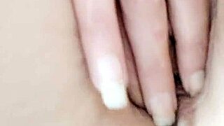 omg Chrissybee's fingering her dripping wet milf pussy so horny right now 🔥💦