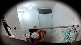 😏 mexicana uni girl fucks in bathroom post-party!
