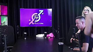 Duas casadas safadas molham bucetas com Monica Lima e Bruna Cerejinha putaria pros cornos!