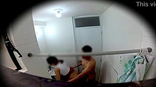 😏 mexicana uni girl fucks in bathroom post-party!