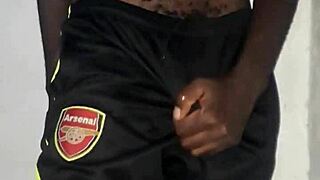 Watch this thick kenyan cock get stroked on cam