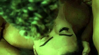 hey neighbors 😏 our fit latina friend drops by for steamy fun 🔥