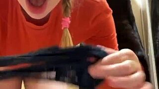 extreme public teen bbw masturbates pussy with vibrator fingering closeup 😍🔥