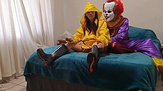 that cum whore spoons pennywise cum right from her swollen pussy