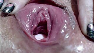 check out this close up big clit pussy insertion fetish compilation 😍🔥💦