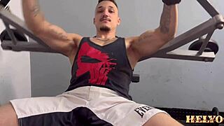 Personal trainer gets teen funkeira's wet pussy tea after workout?
