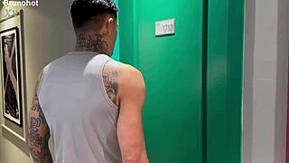 vizinha safada called the hung guy over for bareback wet pussy machine fuck 😈🍆