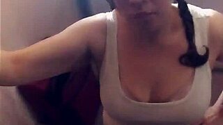 wanna see rare girl natural showerin with guy realz