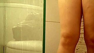 venezuelan hermanastra milet spied shaving her pussy in real hidden cam bath