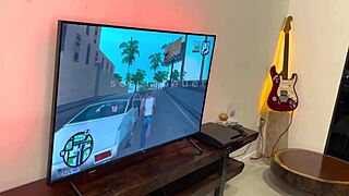 Meu Amigo Me Deixou Sozinha Jogando Video Game E Fiquei Com Tesão Pensando Nele.