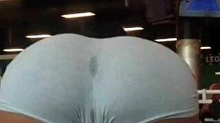 Gym babe's ass shakes wildly during intense workout!