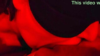 Intimate close-up quickie turns heads