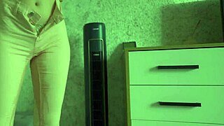 Sexy amateur babe wets jeans panties in desperation pee homemade video