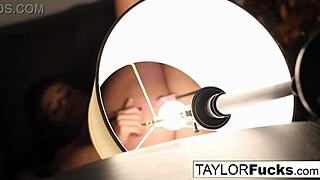 hey taylor vixens wanna see your hotel pussy rub?