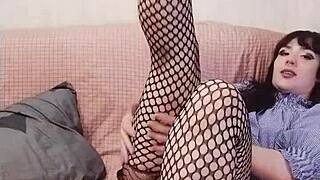 hey lammy pixel, that dildo makes your pussy drip doesn't it