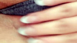 zorra latina mexicana se moja la shaved pussy y graba video casero para su chico mandandolo todo