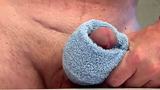 i cum so hard moaning to orgasm spying on her sexy body