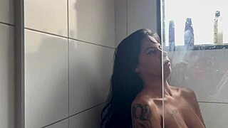 depois da praia, sexo no banheiro no pelo - gozei dentro dela, lunna geek?
