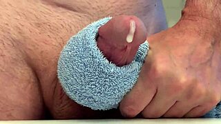 i cum so hard moaning to orgasm spying on her sexy body