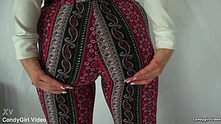 Anabelle Pync teases her sexy panties up close in softcore HD kitty play 😻👅💋