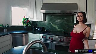 divorced hottie like me films wild sex tape w realtor omg!!