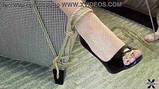 How does maxine X squirt on that pounding sex machine?