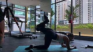 smell my sweaty hairy bush and dirty ass after gym