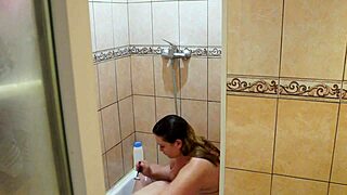 Home cam catches chubby milf shower shave big ass pussy behind scenes wet plump beauty
