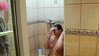 Home cam catches chubby milf shower shave big ass pussy behind scenes wet plump beauty