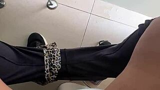 no aguanto más, me meto al market a masturbar mi pussy jugosa y gaping sola
