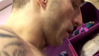 passion vibes her pussy wild in jail cell show!