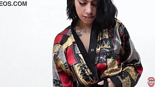 Boquete e footjob da peituda putinha