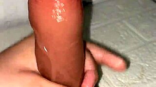 Le Hago Una Paja Con Las Manos A Mi Dildo