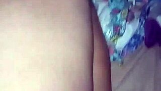 Montando e metendo com forca na casada safada